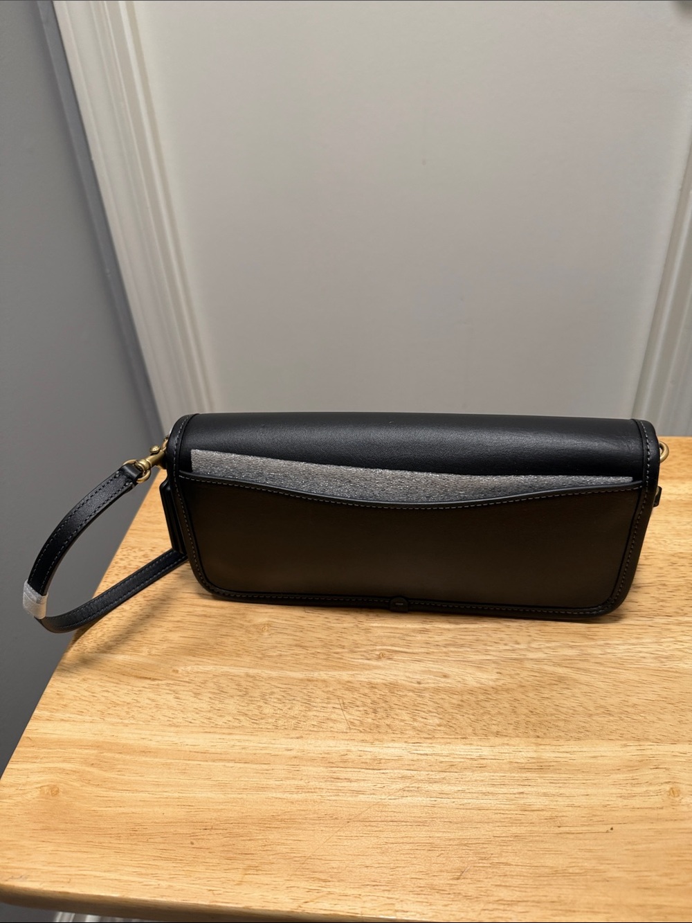 Classic Black Leather Re-edition Dinky Model CW641 - Picture 2 of 3